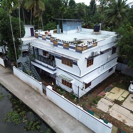 Paddy N Canal Homestay Alappuzha Екстериор снимка